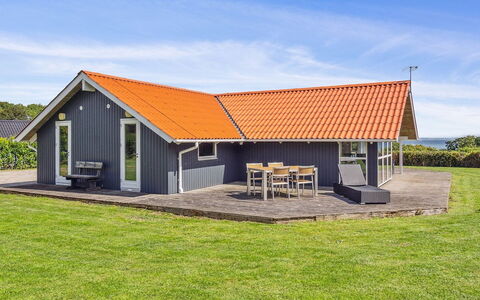 Aarne - 300M from the Sea: Verblijf, Huis, Huis, Dak, Veranda, Landgoed, Siding, Garden Gebouwen, Boerderij, Werf
