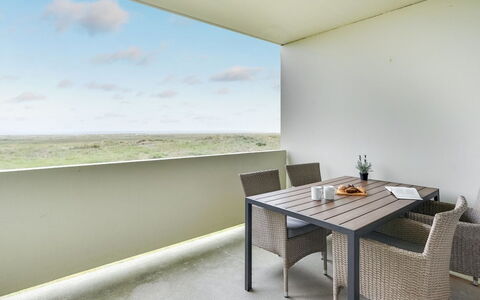Anedorte - 50M from the Sea: Dak, Huis, Huis, Verblijf, Deur, Siding, Dek, Veranda, Plank, Hardwood