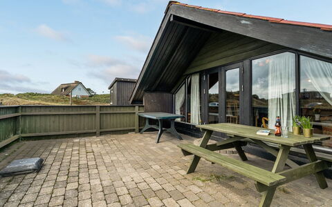Delia - 300M from the Sea: Dak, Huis, Huis, Verblijf, Deur, Siding, Dek, Veranda, Plank, Hardwood