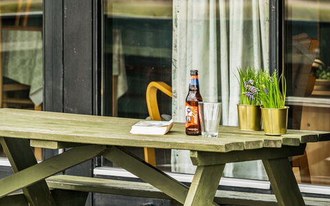 Delia - 300M from the Sea: Dak, Huis, Huis, Verblijf, Deur, Siding, Dek, Veranda, Plank, Hardwood