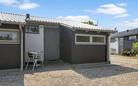 Genadij - 1Km from the Sea: Hout, Dak, Architectuur, Huis, Huis, Verblijf, Siding, Hardwood, Helling, Landgoed