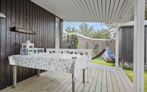Sinika - 400M from the Sea: Plafond, Flooring, Interieur Ontwerp, Verdieping, Samengesteld Materiaal, Meubilair, Toevlucht, Hotel, Ontwerp, Daylighting