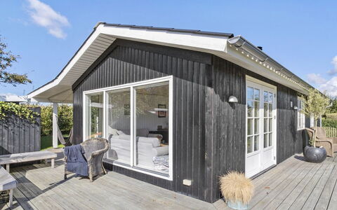 Sinika - 400M from the Sea: Plafond, Flooring, Interieur Ontwerp, Verdieping, Samengesteld Materiaal, Meubilair, Toevlucht, Hotel, Ontwerp, Daylighting