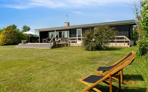 Stygge - 400M from the Sea: Gras, Struik, Land Lot, Grasland, Plain, Gazon, Groundcover, Verblijf