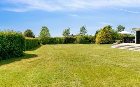 Stygge - 400M from the Sea: Lucht, Blauw, Groen, Struik, Grasland, Plain, Tuin, Land Lot, Gazon