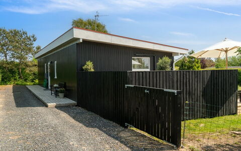 Stygge - 400M from the Sea: Land Lot, Tuin, Schaduw, Backyard, Garden Gebouwen, Gazon, Landscaping, Werf, Schuur, Siding