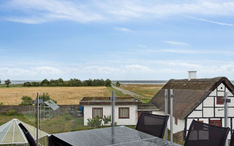 Amely - 500M from the Sea: Lucht, Dak, Huis, Meubilair, Verblijf, Stoel, Buitenmeubels, Veranda, Schaduw, Landgoed