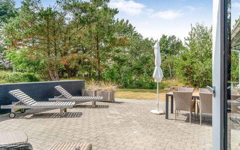 Barba - 2Km from the Sea: Meubilair, Stoel, Buitenmeubels, Land Lot, Schaduw, Buitentafel, Tuin, Keuken En Eettafel, Hardwood
