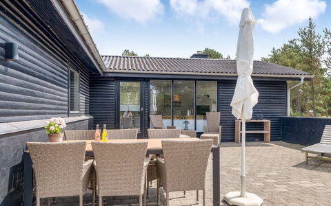 Barba - 2Km from the Sea: Hout, Buitenmeubels, Dak, Huis, Meubilair, Veranda, Deur, Samengesteld Materiaal, Buitentafel, Schaduw