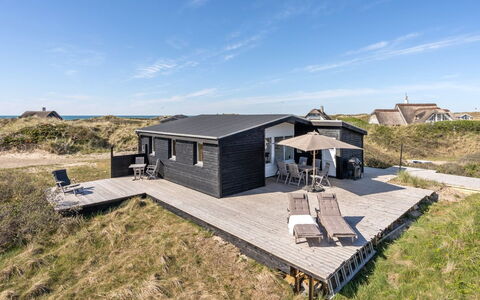 Felis - 200M from the Sea: Verblijf, Huis, Huis, Dak, Veranda, Landgoed, Siding, Garden Gebouwen, Boerderij, Werf