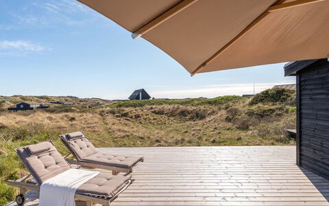 Felis - 200M from the Sea: Verblijf, Huis, Huis, Dak, Veranda, Landgoed, Siding, Garden Gebouwen, Boerderij, Werf