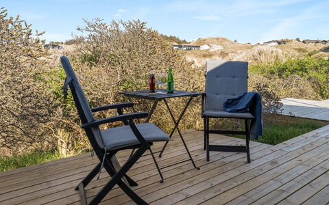 Felis - 200M from the Sea: Verblijf, Huis, Huis, Dak, Veranda, Landgoed, Siding, Garden Gebouwen, Boerderij, Werf