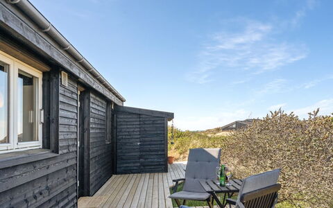 Felis - 200M from the Sea: Verblijf, Huis, Huis, Dak, Veranda, Landgoed, Siding, Garden Gebouwen, Boerderij, Werf
