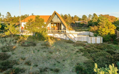Ariana - 150M from the Sea: Dak, Huis, Huis, Verblijf, Deur, Siding, Dek, Veranda, Plank, Hardwood