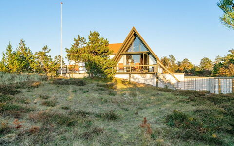 Ariana - 150M from the Sea: Struik, Stedelijk Ontwerp, Groundcover, Steen, Appartement, Landgoed, Metselwerk, Balkon, Landscaping