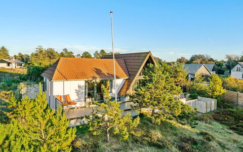 Ariana - 150M from the Sea: Dak, Huis, Huis, Verblijf, Deur, Siding, Dek, Veranda, Plank, Hardwood