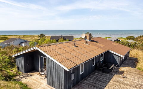 Frender - 150M from the Sea: Hout, Huis, Veranda, Dek, Hardwood, Dak, Beits, Houten Vloer, Eco Hotel