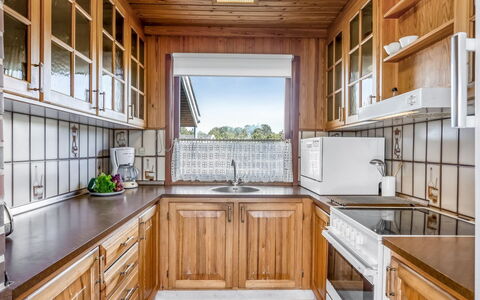 Frender - 150M from the Sea: Hout, Huis, Veranda, Dek, Hardwood, Dak, Beits, Houten Vloer, Eco Hotel