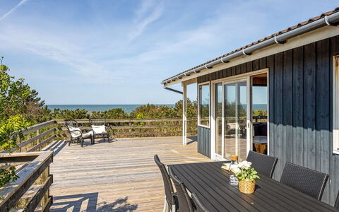 Frender - 150M from the Sea: Hout, Huis, Veranda, Dek, Hardwood, Dak, Beits, Houten Vloer, Eco Hotel