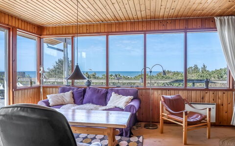 Frender - 150M from the Sea: Hout, Huis, Veranda, Dek, Hardwood, Dak, Beits, Houten Vloer, Eco Hotel