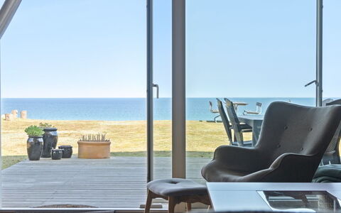 Gjoko - 40M from the Sea: Meubilair, Buitenmeubels, Tableware, Tafel, Drinkware, Stoel, Buitentafel, Voedsel, Fles