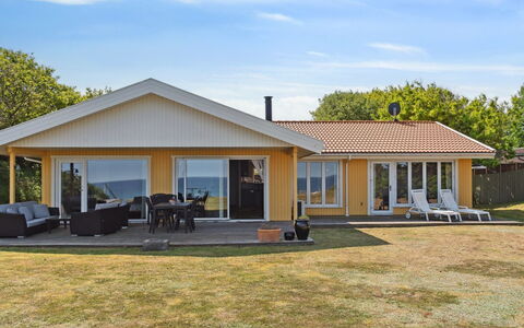 Gjoko - 40M from the Sea: Meubilair, Buitenmeubels, Tableware, Tafel, Drinkware, Stoel, Buitentafel, Voedsel, Fles