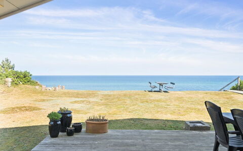 Gjoko - 40M from the Sea: Meubilair, Buitenmeubels, Tableware, Tafel, Drinkware, Stoel, Buitentafel, Voedsel, Fles