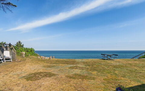 Gjoko - 40M from the Sea: Meubilair, Buitenmeubels, Tableware, Tafel, Drinkware, Stoel, Buitentafel, Voedsel, Fles
