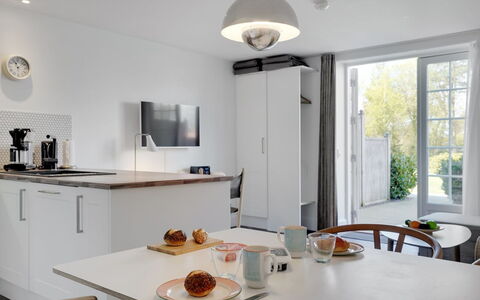 Samson - 100M from the Sea: Huis, Dak, Huis, Verblijf, Schuur, Garden Gebouwen, Siding, Werf, Blokhut, Hut
