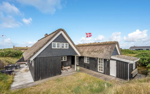 Christensen - 100M from the Sea: Dak, Architectuur, Verblijf, Huis, Huis, Thatching, Hut, Helling, Dorp