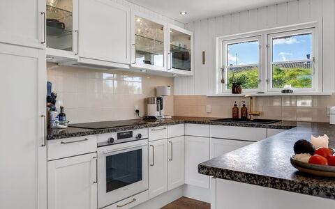 Christensen - 100M from the Sea: Keuken, Toestel Van De Keuken, Countertop, Cabinetry, Major Appliance, Interieur Ontwerp, Flooring, Hout, Huishoudapparatuur, Meubilair