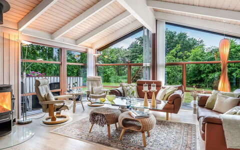 Leevi - 150M from the Sea: Meubilair, Interieur Ontwerp, Hout, Bankstel, Plafond, Woonkamer, Flooring, Stoel, Verdieping, Huis