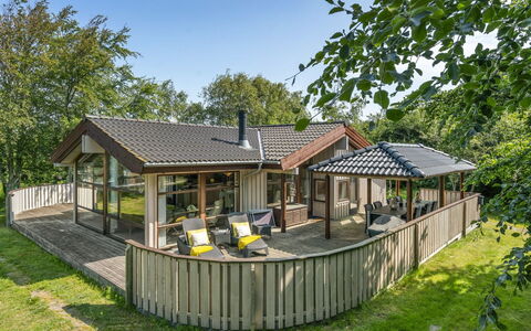 Leevi - 150M from the Sea: Zwembad, Buitenmeubels, Meubilair, Toevlucht, Flagstone, Eco Hotel, Schaduw, Stoel, Vrije Tijd, Landgoed
