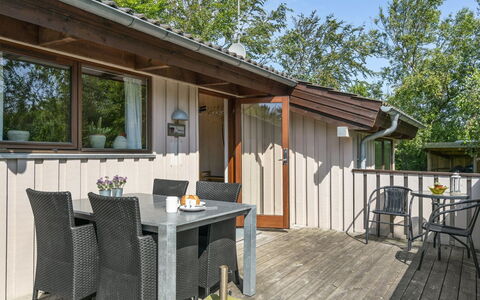 Leevi - 150M from the Sea: Zwembad, Buitenmeubels, Meubilair, Toevlucht, Flagstone, Eco Hotel, Schaduw, Stoel, Vrije Tijd, Landgoed