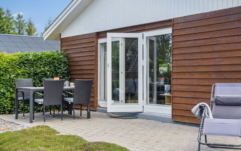 Onni - 1Km from the Sea: Huis, Huis, Deur, Dak, Verblijf, Landgoed, Tuin, Schaduw, Siding, Werf