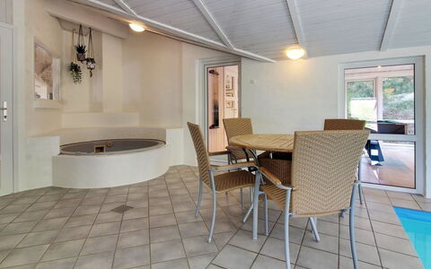 Sirka - 200M from the Sea: Meubilair, Interieur Ontwerp, Stoel, Flooring, Tafel, Toevlucht, Verdieping, Plafond, Kamer, Eco Hotel