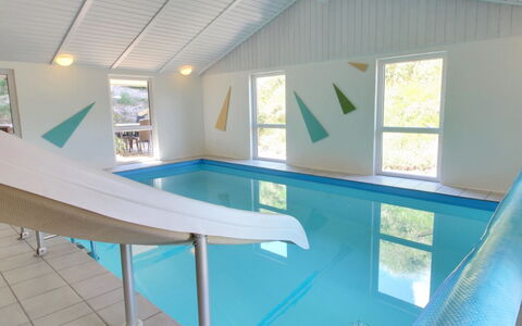 Sirka - 200M from the Sea: Meubilair, Interieur Ontwerp, Stoel, Flooring, Tafel, Toevlucht, Verdieping, Plafond, Kamer, Eco Hotel
