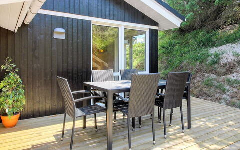 Sirka - 200M from the Sea: Meubilair, Interieur Ontwerp, Stoel, Flooring, Tafel, Toevlucht, Verdieping, Plafond, Kamer, Eco Hotel