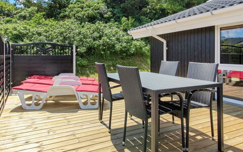 Sirka - 200M from the Sea: Meubilair, Interieur Ontwerp, Stoel, Flooring, Tafel, Toevlucht, Verdieping, Plafond, Kamer, Eco Hotel