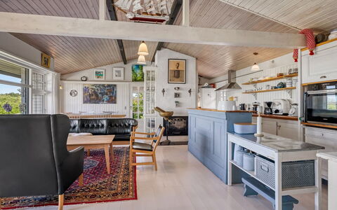 Katri - 500M from the Sea: Meubilair, Interieur Ontwerp, Flooring, Plafond, Hout, Verdieping, Lichte Inrichting, Keuken, Verlichting, Stoel
