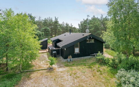 Mine - 300M from the Sea: Hout, Huis, Veranda, Dek, Hardwood, Dak, Beits, Houten Vloer, Eco Hotel