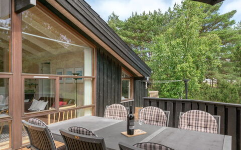Mine - 300M from the Sea: Hout, Huis, Veranda, Dek, Hardwood, Dak, Beits, Houten Vloer, Eco Hotel