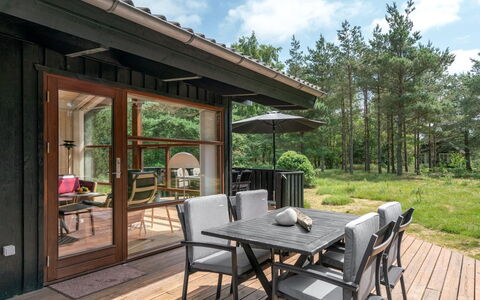 Mine - 300M from the Sea: Hout, Huis, Veranda, Dek, Hardwood, Dak, Beits, Houten Vloer, Eco Hotel