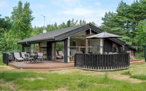 Mine - 300M from the Sea: Hout, Huis, Veranda, Dek, Hardwood, Dak, Beits, Houten Vloer, Eco Hotel