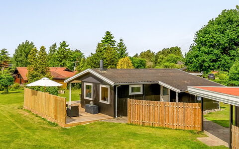 Silvana - 750M from the Sea: Huis, Dak, Huis, Woongebied, Verblijf, Gazon, Garden Gebouwen, Tuin, Landgoed, Siding