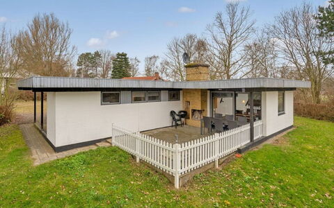 Yak - 350M from the Sea: Dak, Huis, Huis, Verblijf, Deur, Siding, Dek, Veranda, Plank, Hardwood