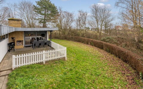 Yak - 350M from the Sea: Dak, Huis, Huis, Verblijf, Deur, Siding, Dek, Veranda, Plank, Hardwood