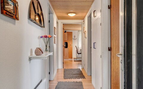 Yak - 350M from the Sea: Dak, Huis, Huis, Verblijf, Deur, Siding, Dek, Veranda, Plank, Hardwood