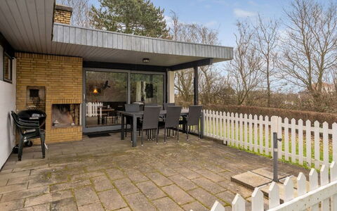 Yak - 350M from the Sea: Dak, Huis, Huis, Verblijf, Deur, Siding, Dek, Veranda, Plank, Hardwood