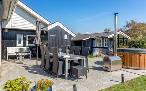 Gudmundine - 350M to the Fjord: Huis, Huis, Dak, Woongebied, Verblijf, Landgoed, Boerderij, Gazon, Landscaping, Siding